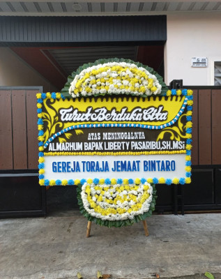 Papan Bunga Duka di Donggo
