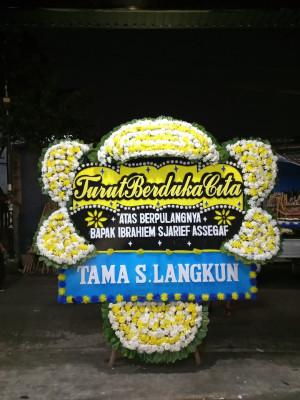 Papan Bunga Duka di Donggo